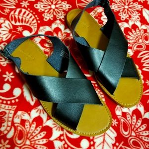 Black Universal Thread Sandles